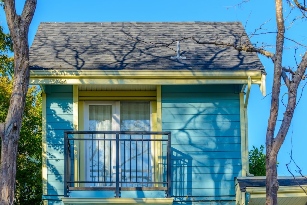 Explore the differences between detached and attached ADUs, including privacy, lot requirements, construction considerations, and long-term flexibility.